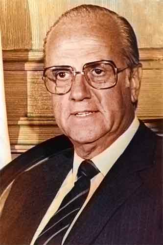 Alejandro Armendáriz fue un médico y político argentino, gobernador de la Provincia de Buenos Aires desde 1983 hasta 1987.