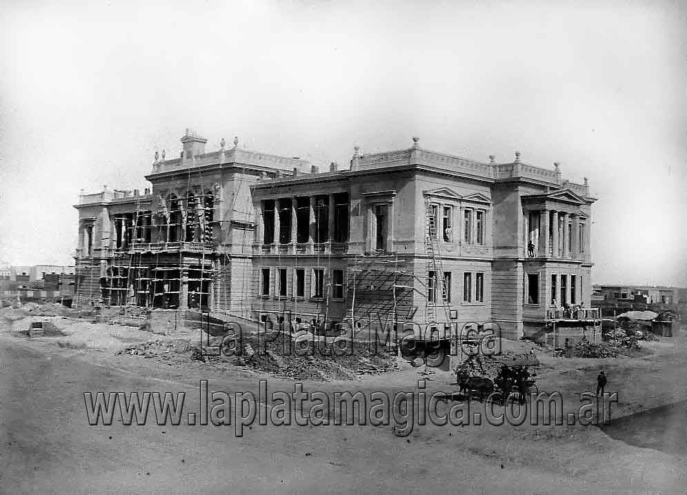 construcción de Ministerio de Educaci´´on ciudad de La Plata Argentina