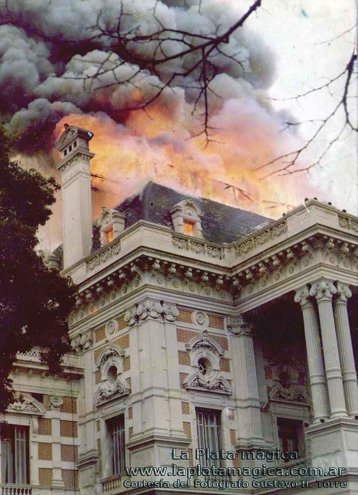 Incendio en Casa de Gobierno en La Plata año 1974.