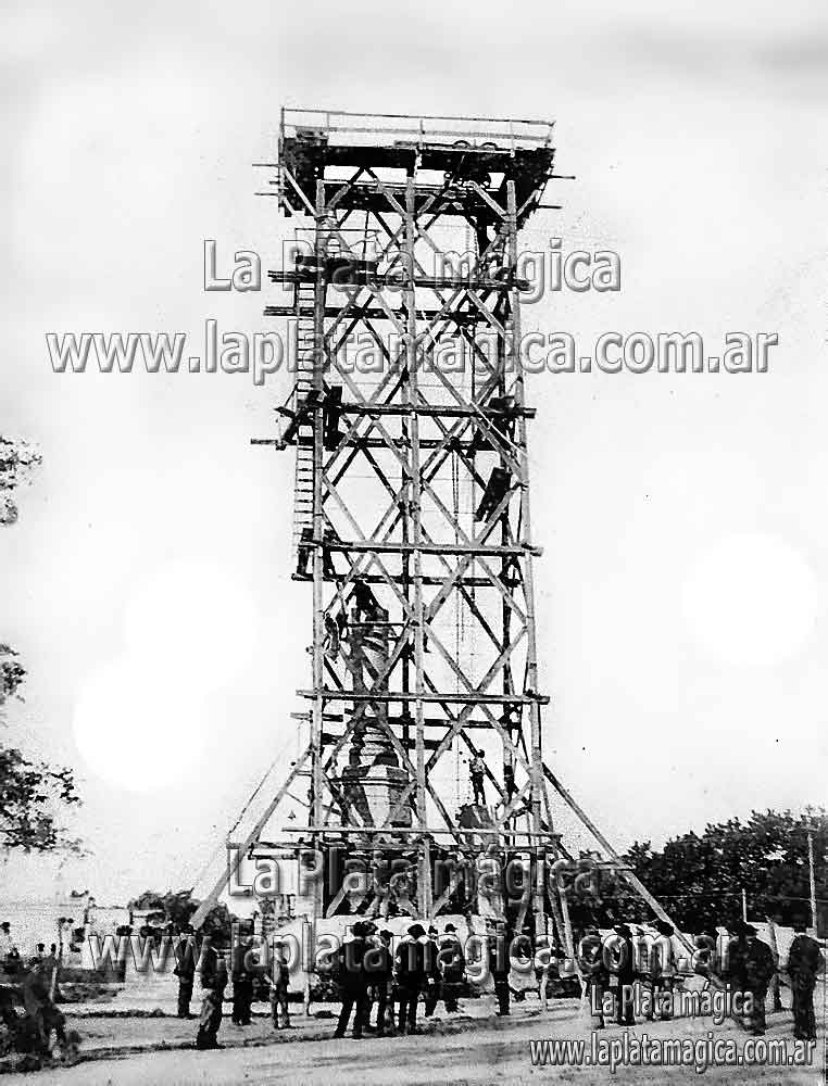 Construcción de Monumento en plaza Italia.ciudad de La Plata.