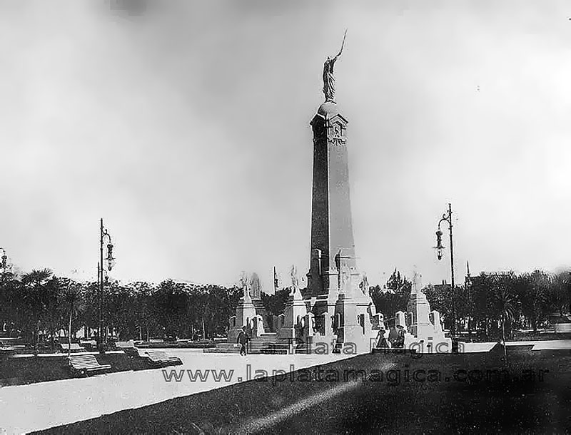 Monumento a la Primera Junta en Plaza Primera Junta. ciudad de La Plata Argentina.