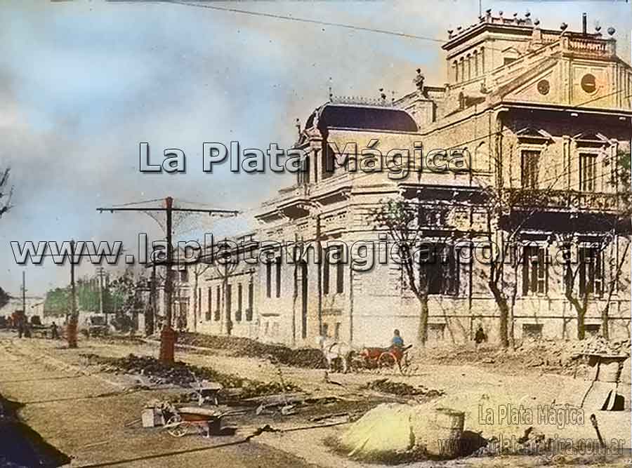 Arreglos en las calles ciudad de La Plata en Argentina.