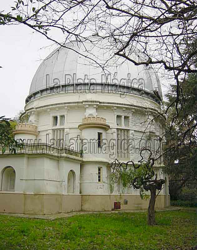 Paseo del Bosque, avenida 52 y 118 .Observatorio Astronomico La Plata Argentina.