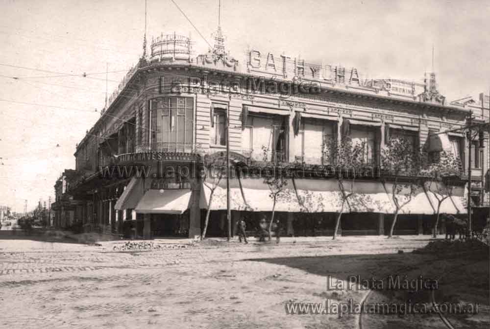 Casa Gath y Chaves en calle 7 y 50 año 1925.﻿