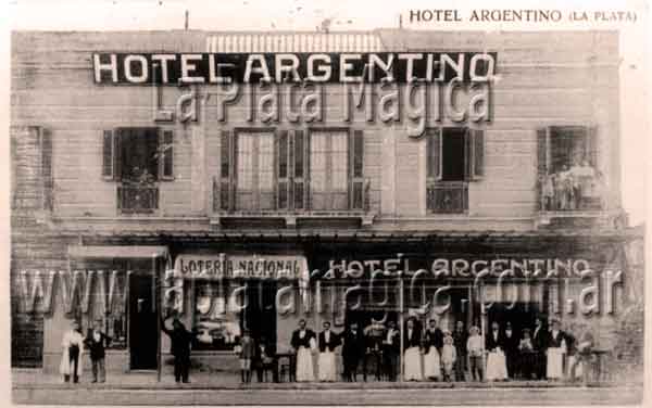 Hotel Argentino: Calle 50 entre 5 y  6. 