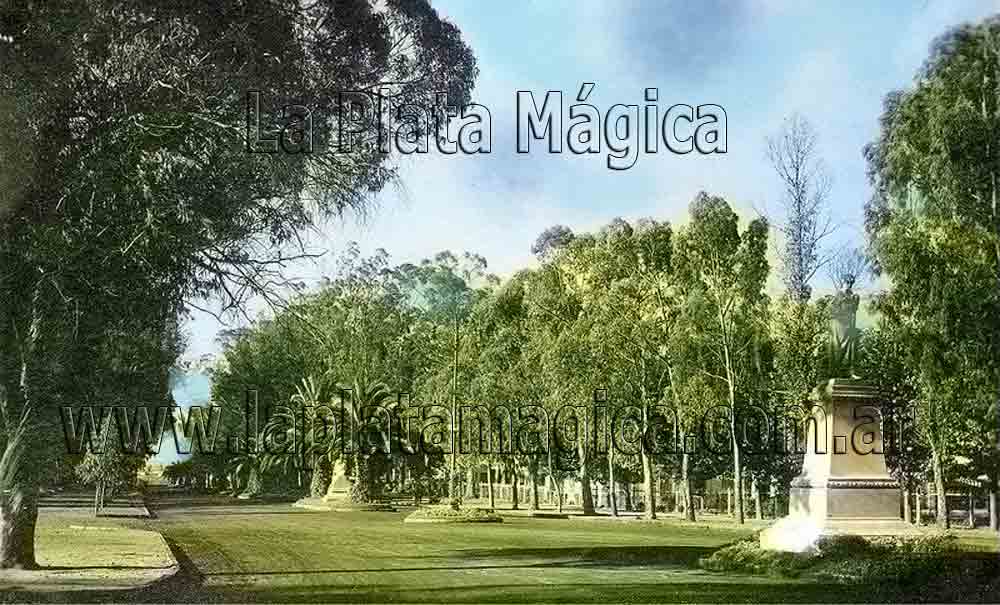 Avenida Centenario en el Bosque platense. La Plata Argentina