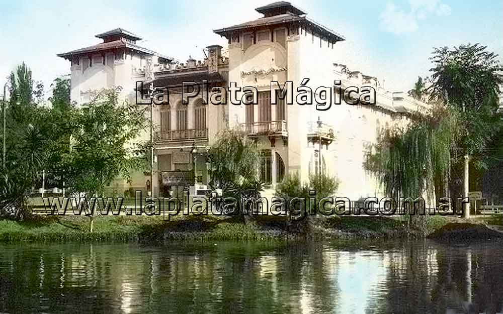 Vista del Teatro del Lago en el Paseo del Bosque“construido en 1913 y demolido en 1940. 