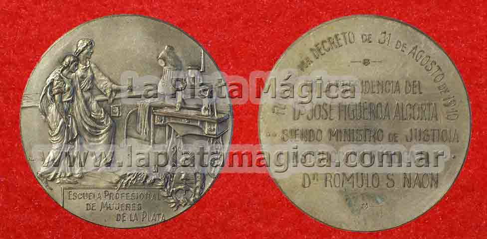 Medalla Escuela Profesional de Mujeres de La Plata. Fundada por Decreto del 31 de Agosto de 1910.